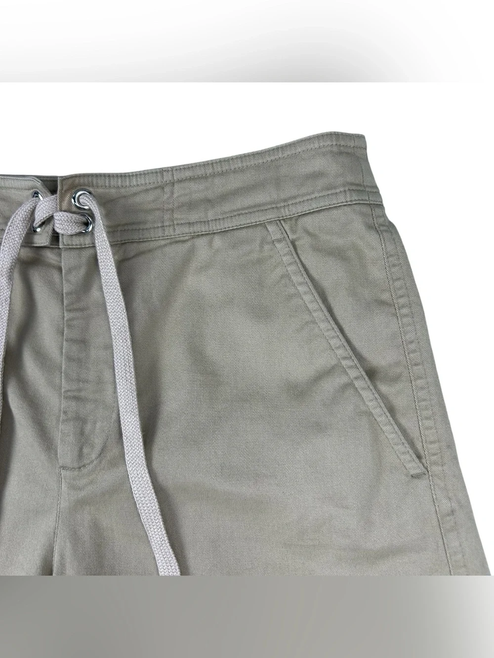Red Valentino Garavani Embroidered Patch Khaki Shorts Size US 4 Preppy Resort - Picture 3 of 14